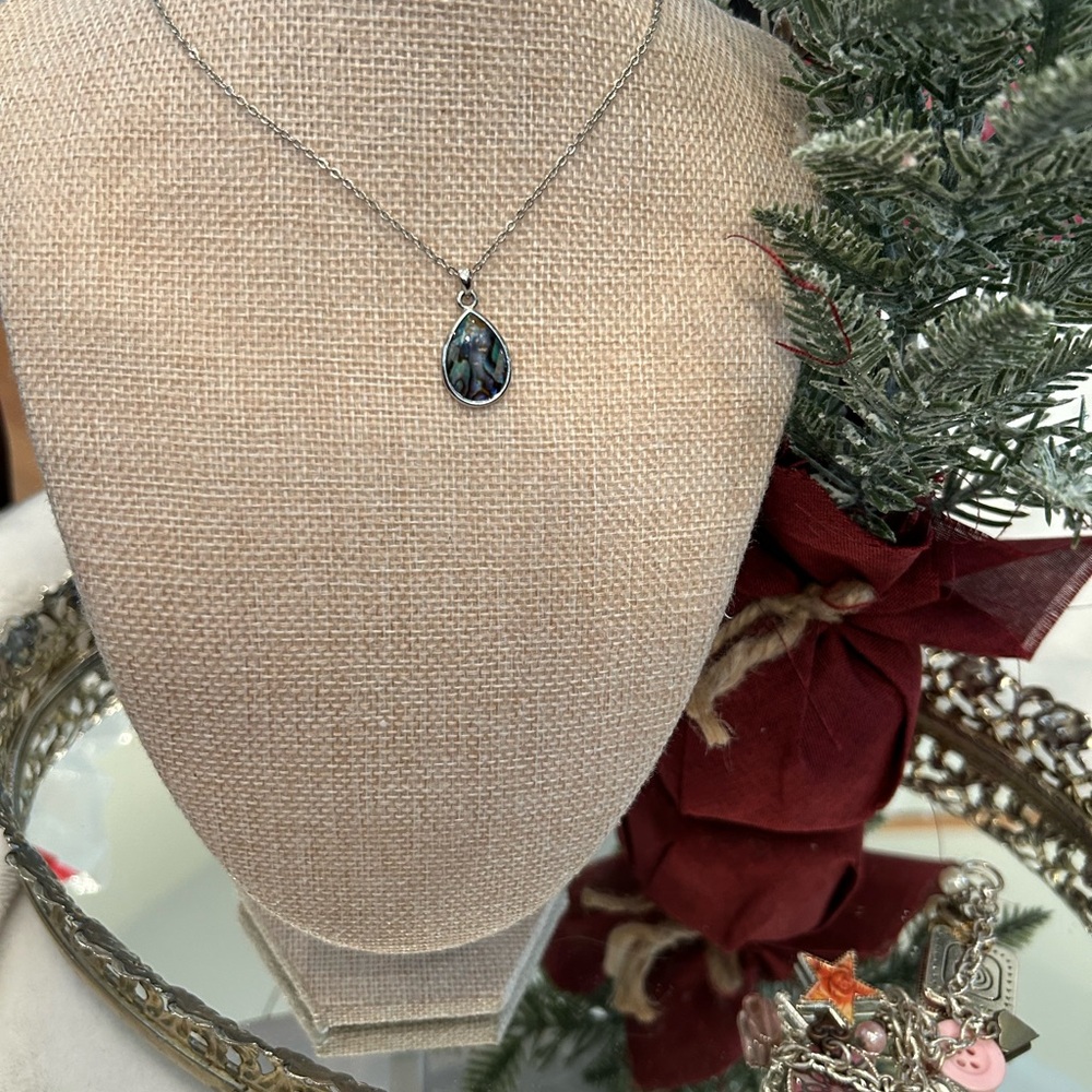Elegant Silver and Blue Necklace with Intricate Design